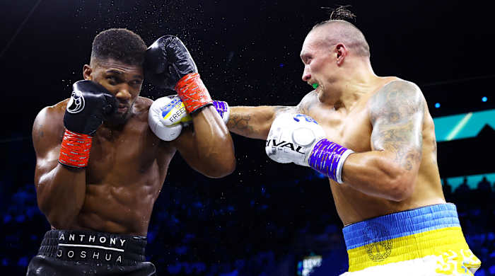 JEDDAH, SAUDI ARABIA - AUGUST 20: Oleksandr Usyk punches Anthony Joshua during their World Heavyweight Championship fight during the Rage on the Red Sea Heavyweight Title Fight at King Abdullah Sports City Arena on August 20, 2022 in Jeddah, Saudi Arabia.